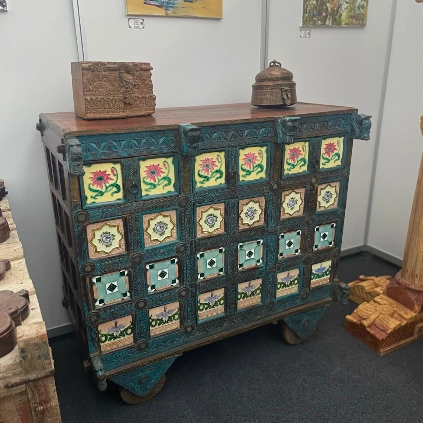 Sideboard-Kommode mit Keramikfliesen