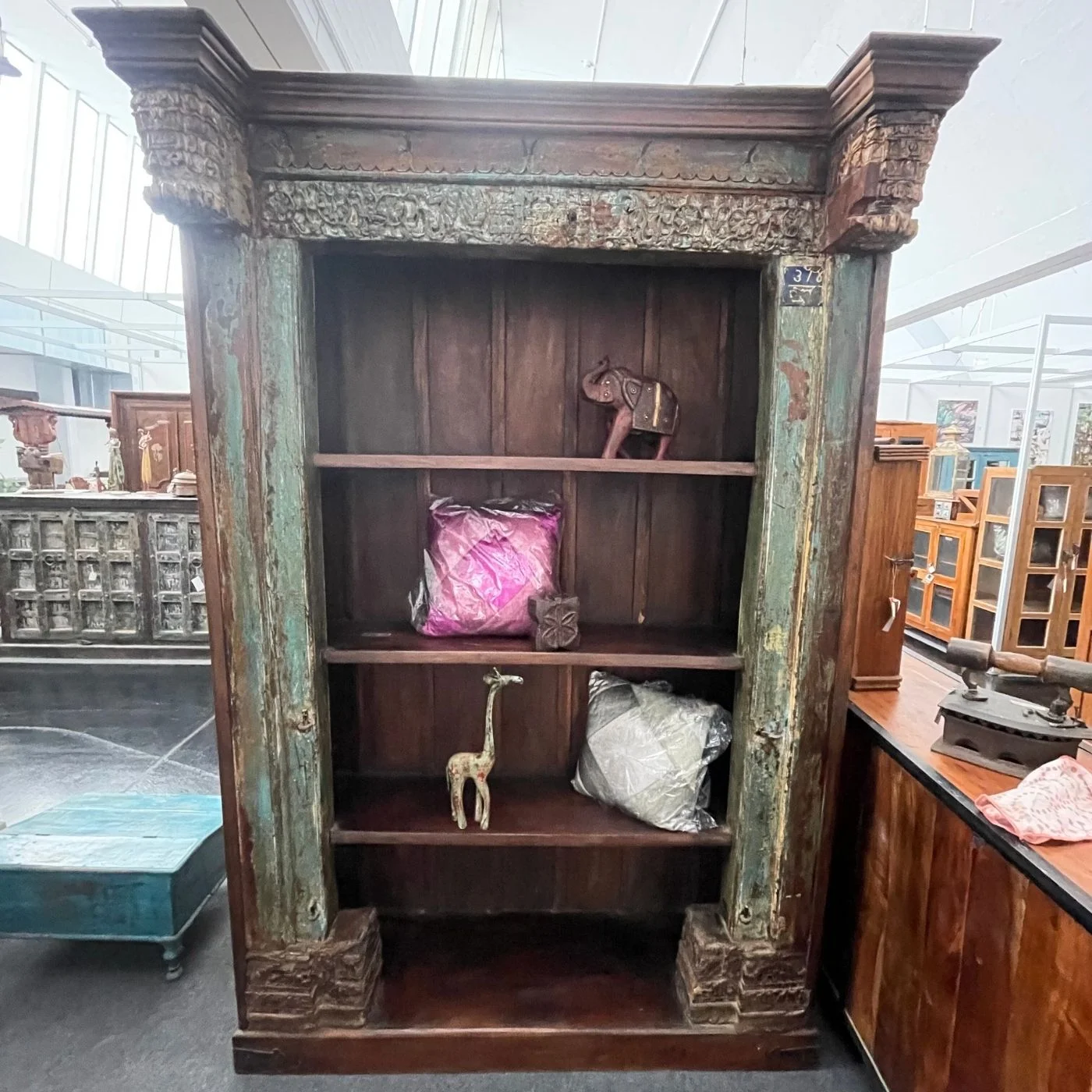 Bücherregal