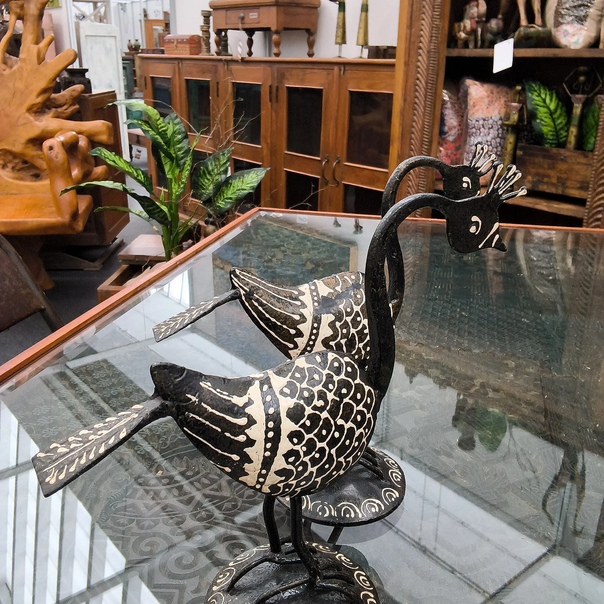 Dekorativer Pfau aus Metall