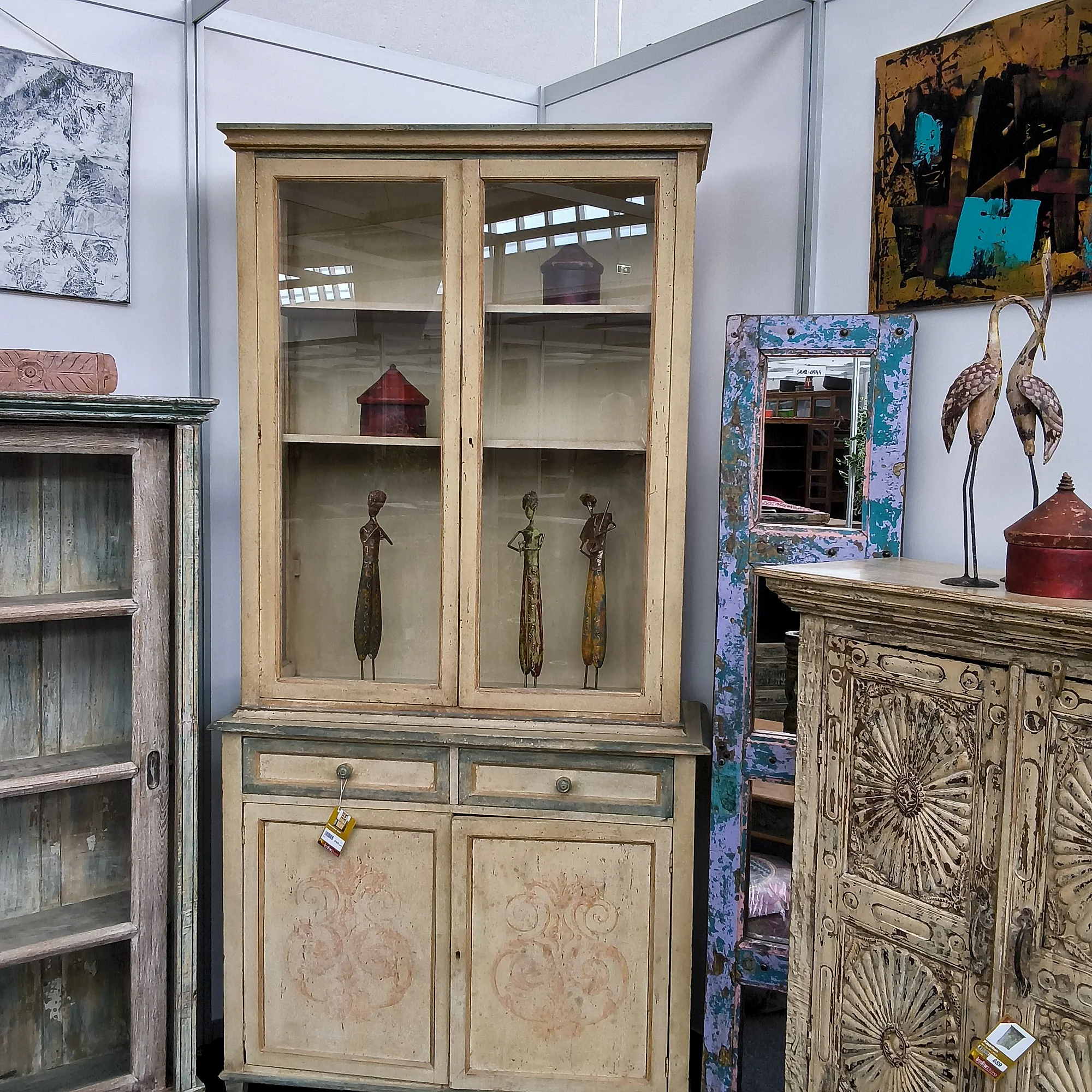 Holzvitrine Gelb