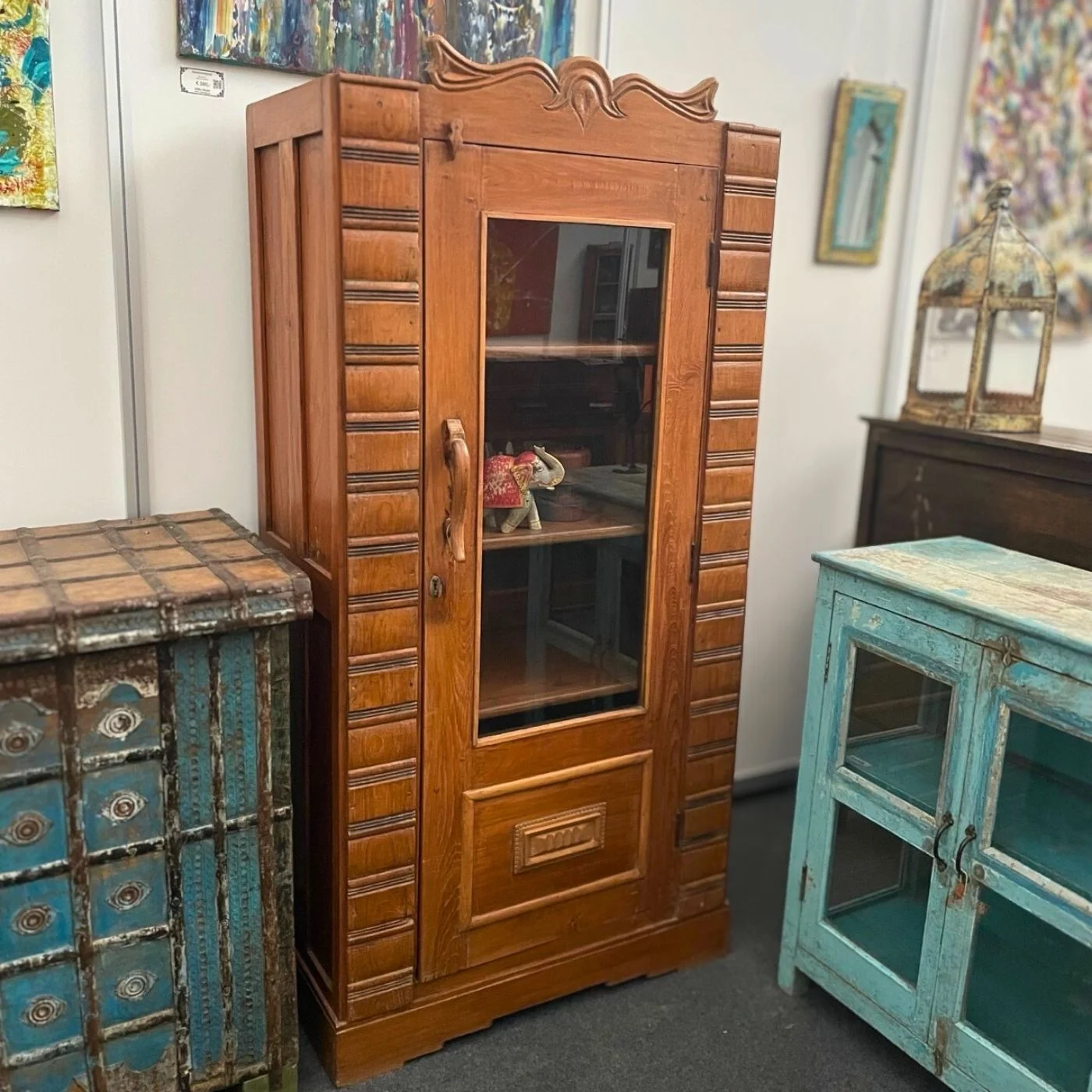 Vitrinenschrank