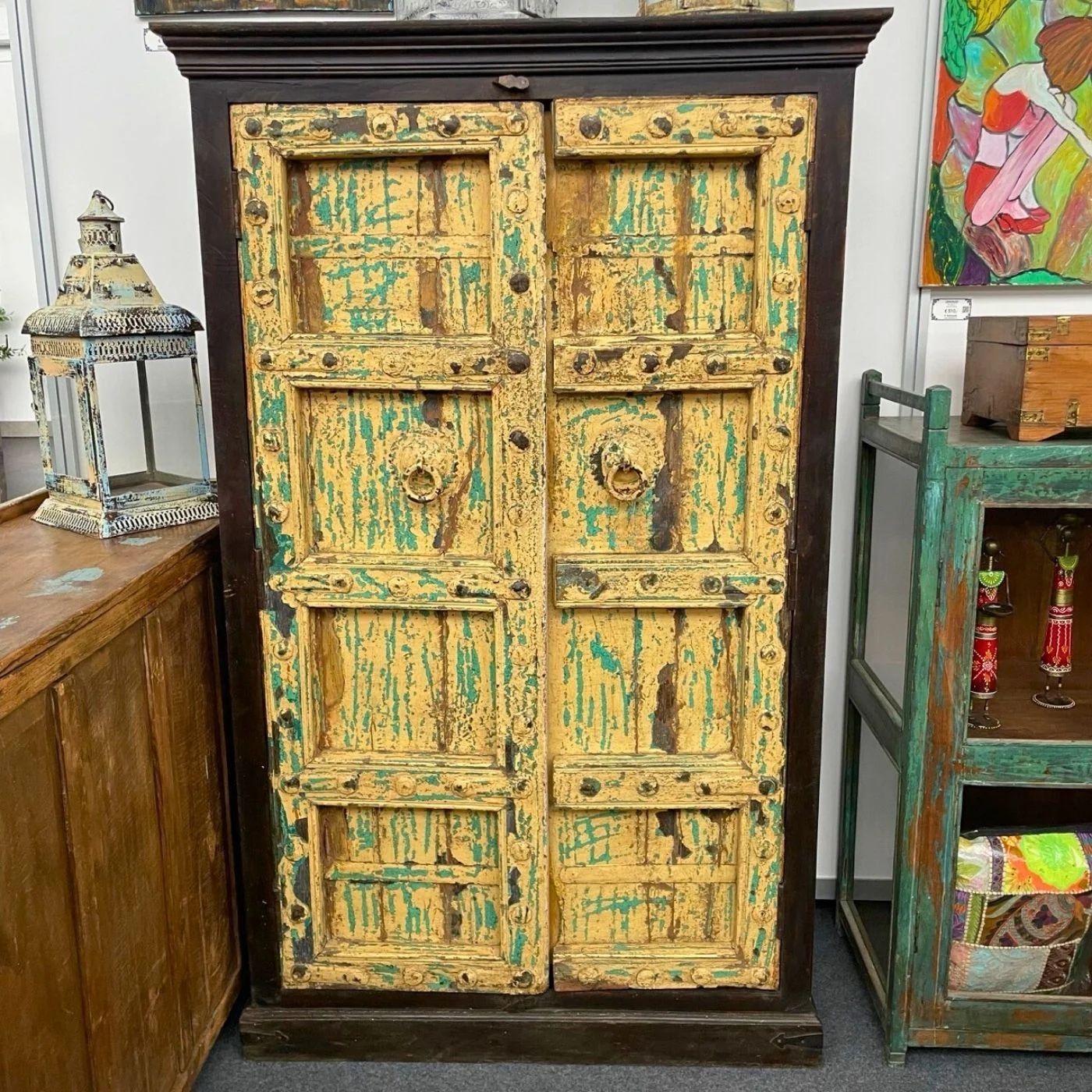 Gelber Schrank