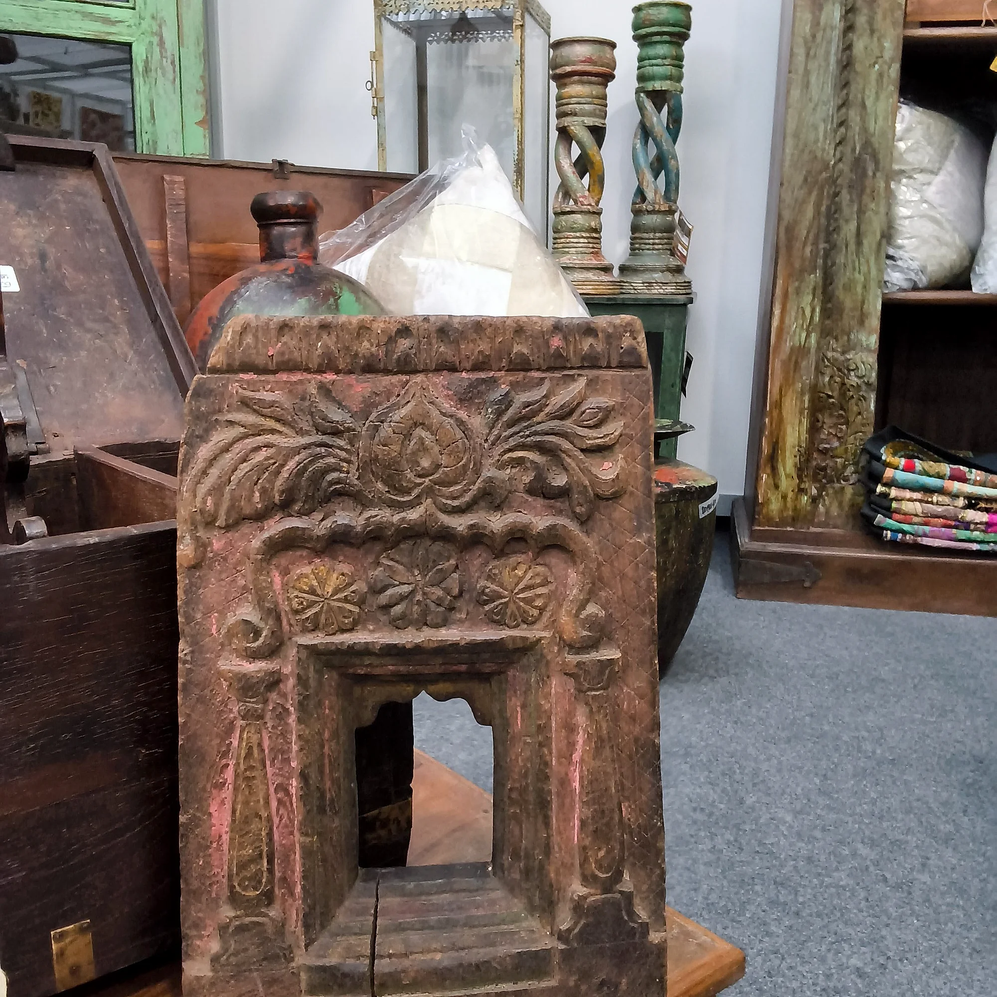 Handgeschnitzter Hausaltar-Rahmen aus Holz