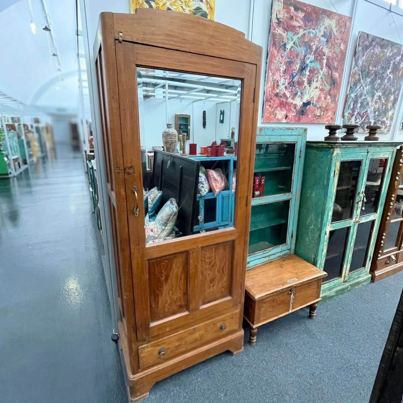 Almira mit Spiegeltür