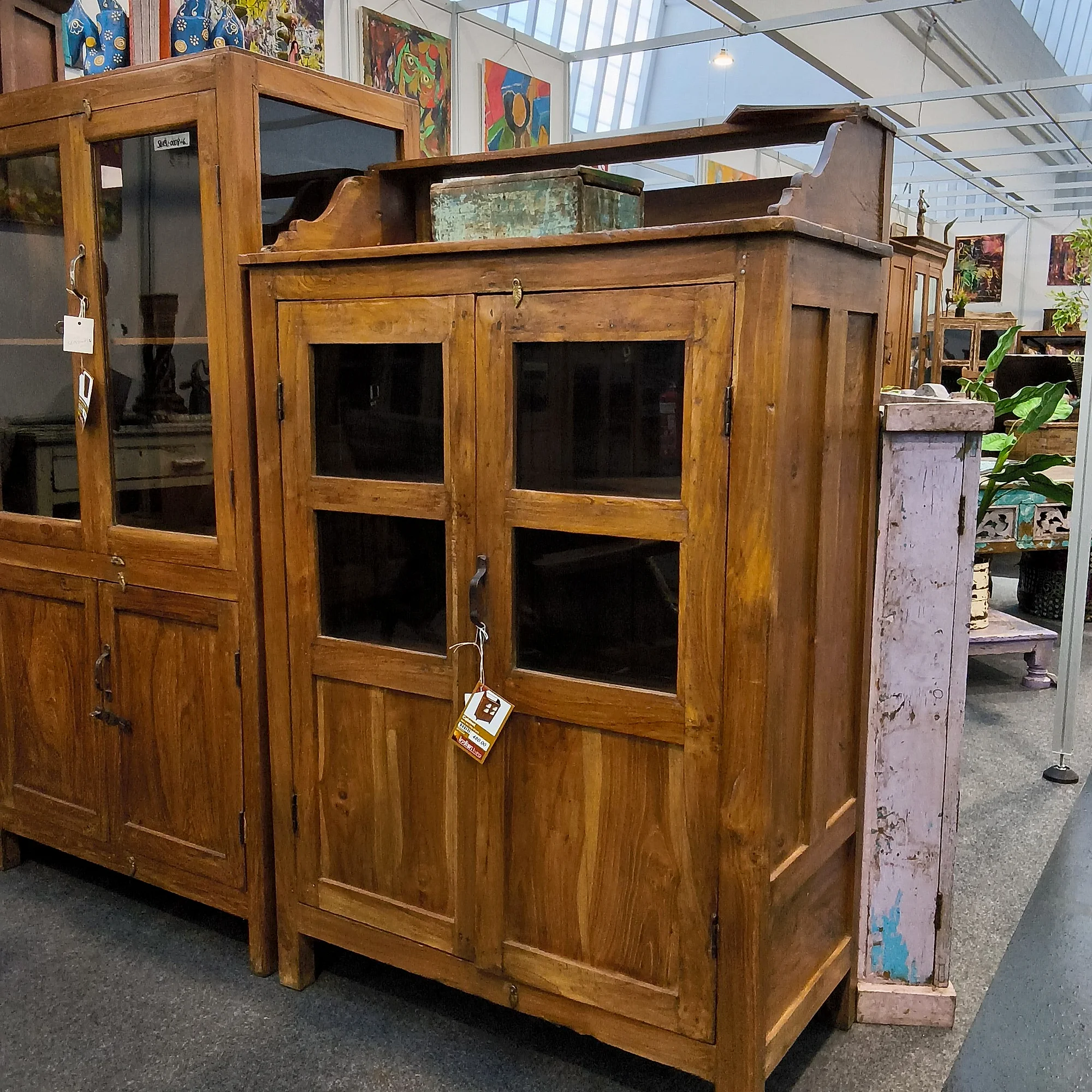 Klassisches Cabinet mit Glastüren