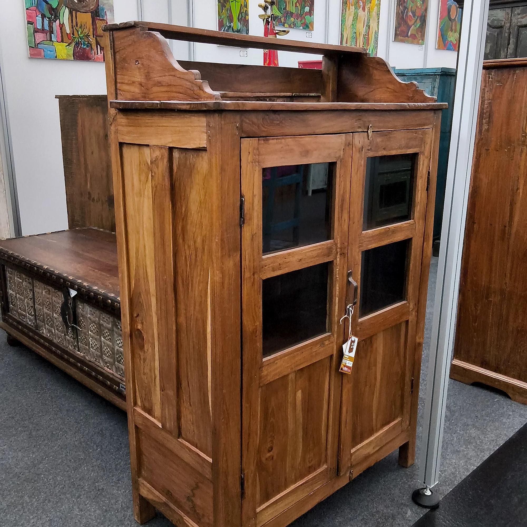 Klassisches Cabinet mit Glastüren