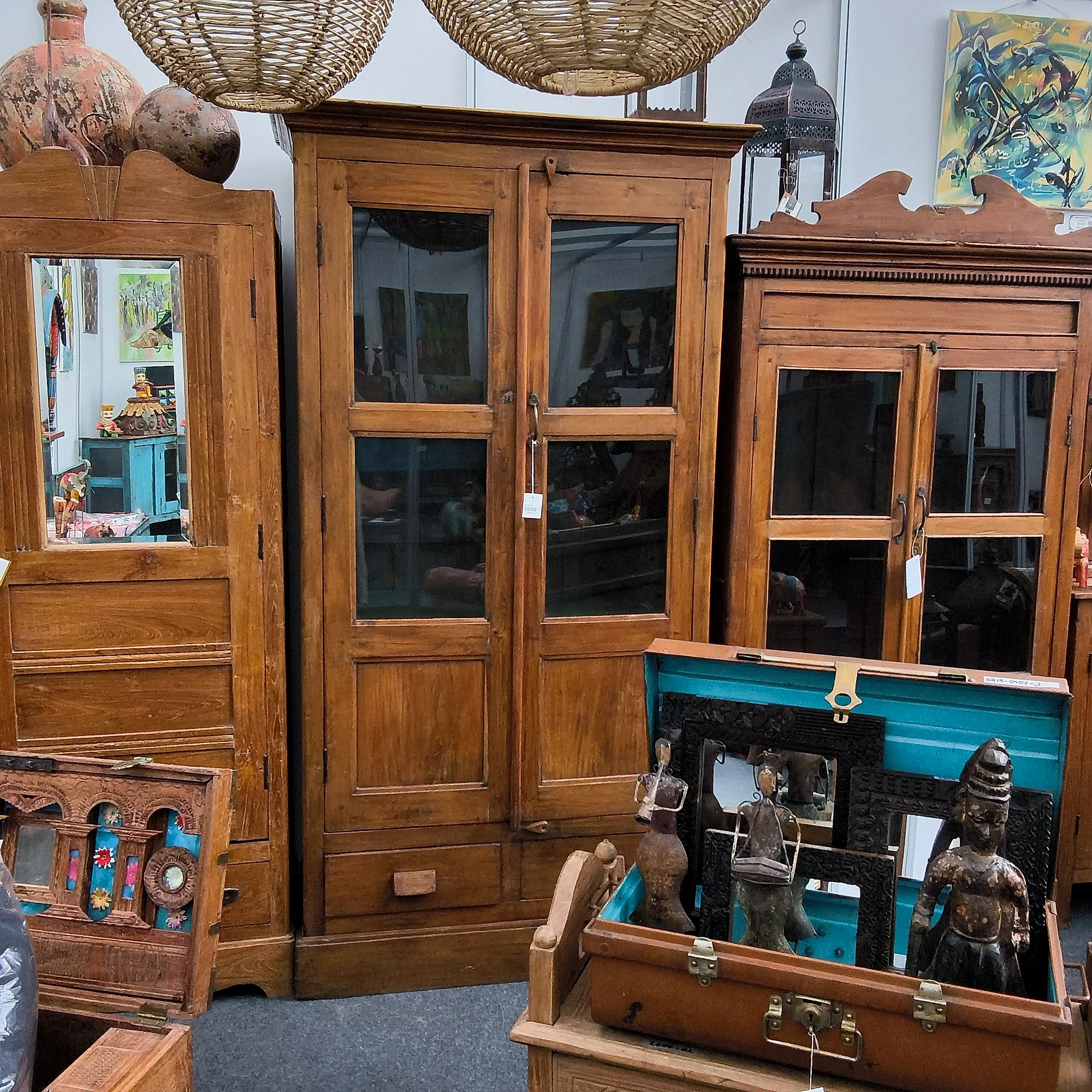 Vitrinenschrank