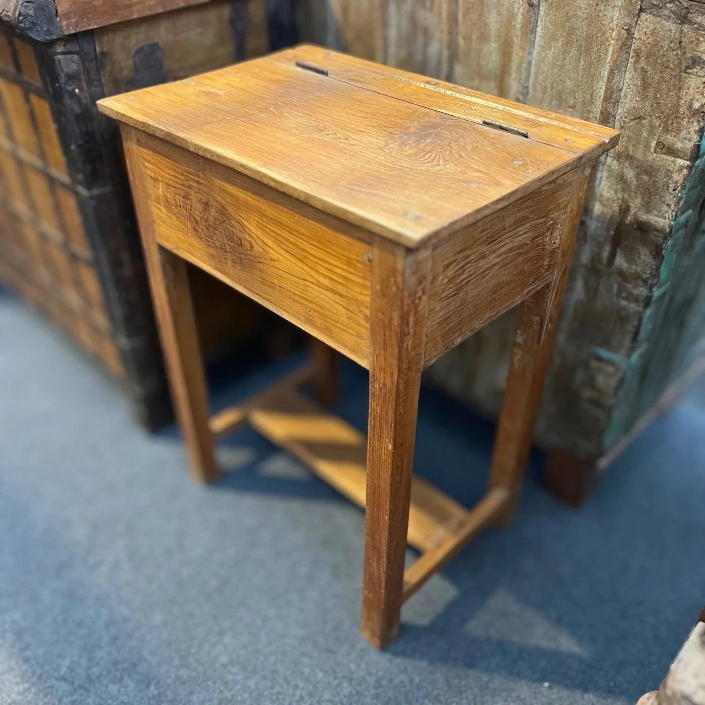 Beistelltisch - aufklappbar mit Innenfach