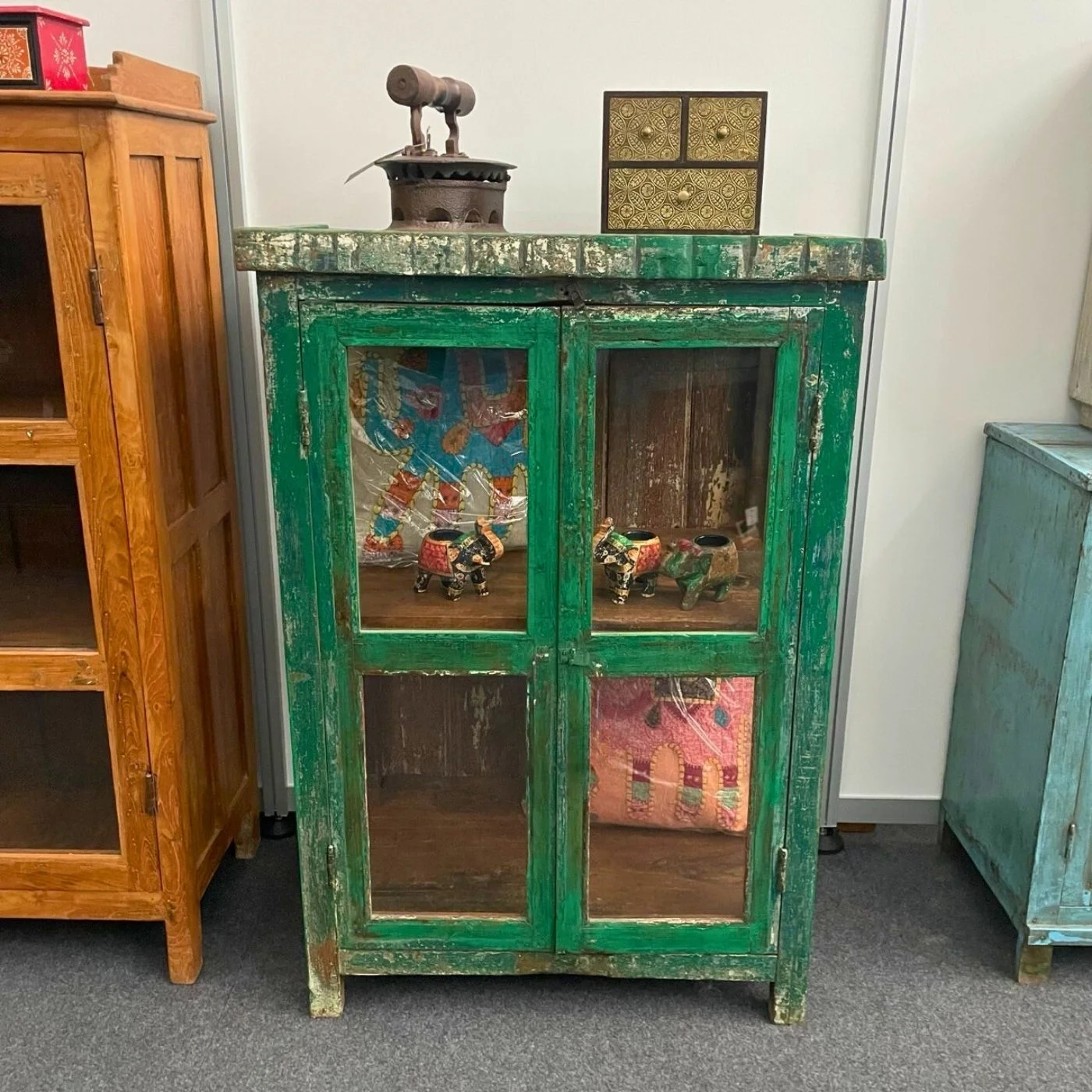 Vitrine grün Holz