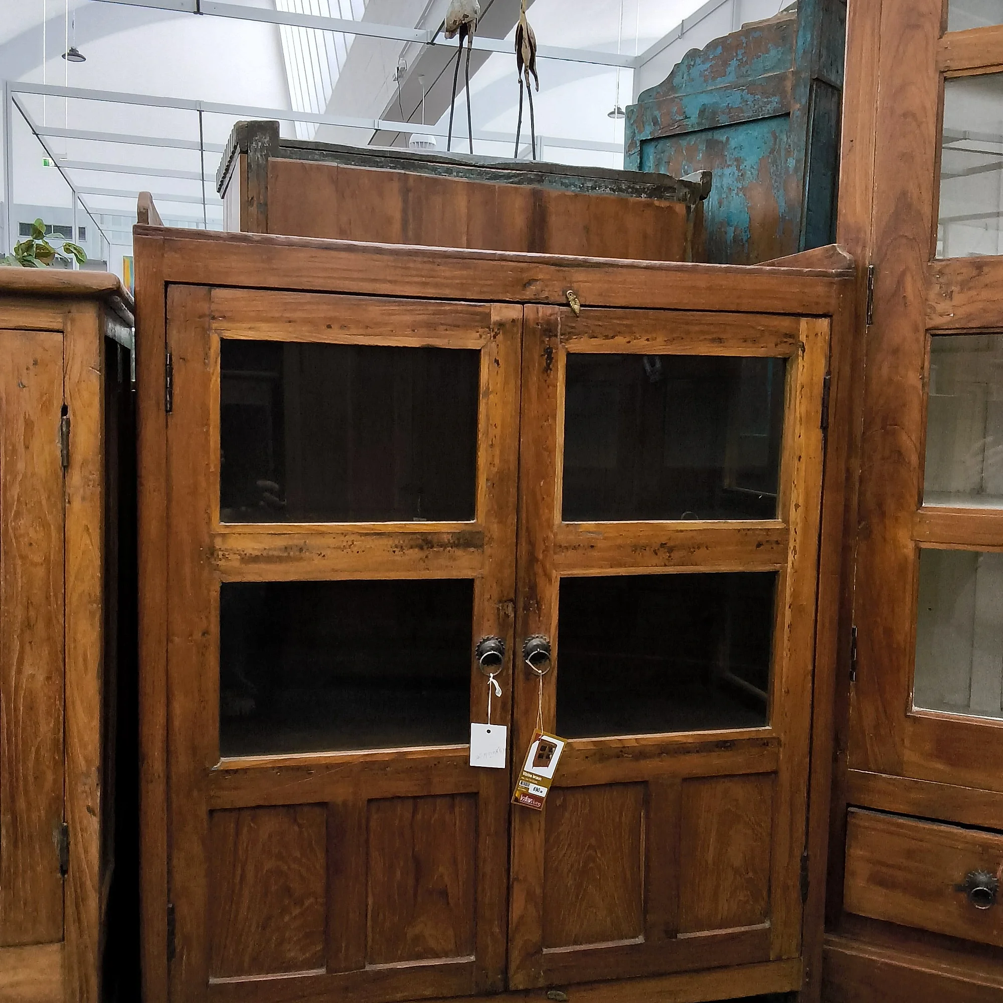 Vitrine braun Holz