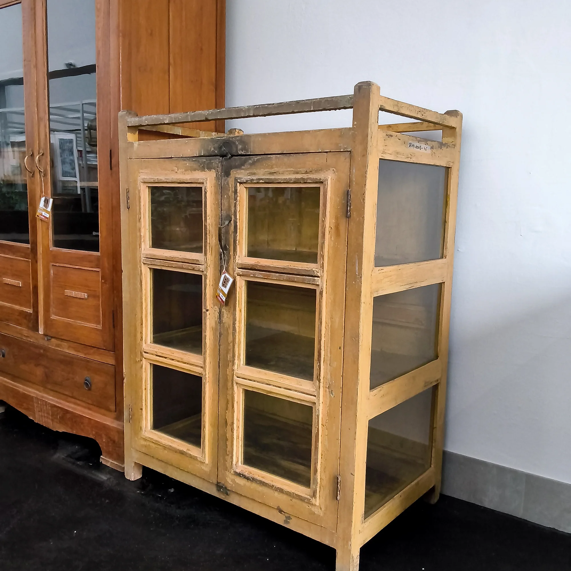Vitrine Holz