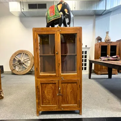 Vitrinenschrank