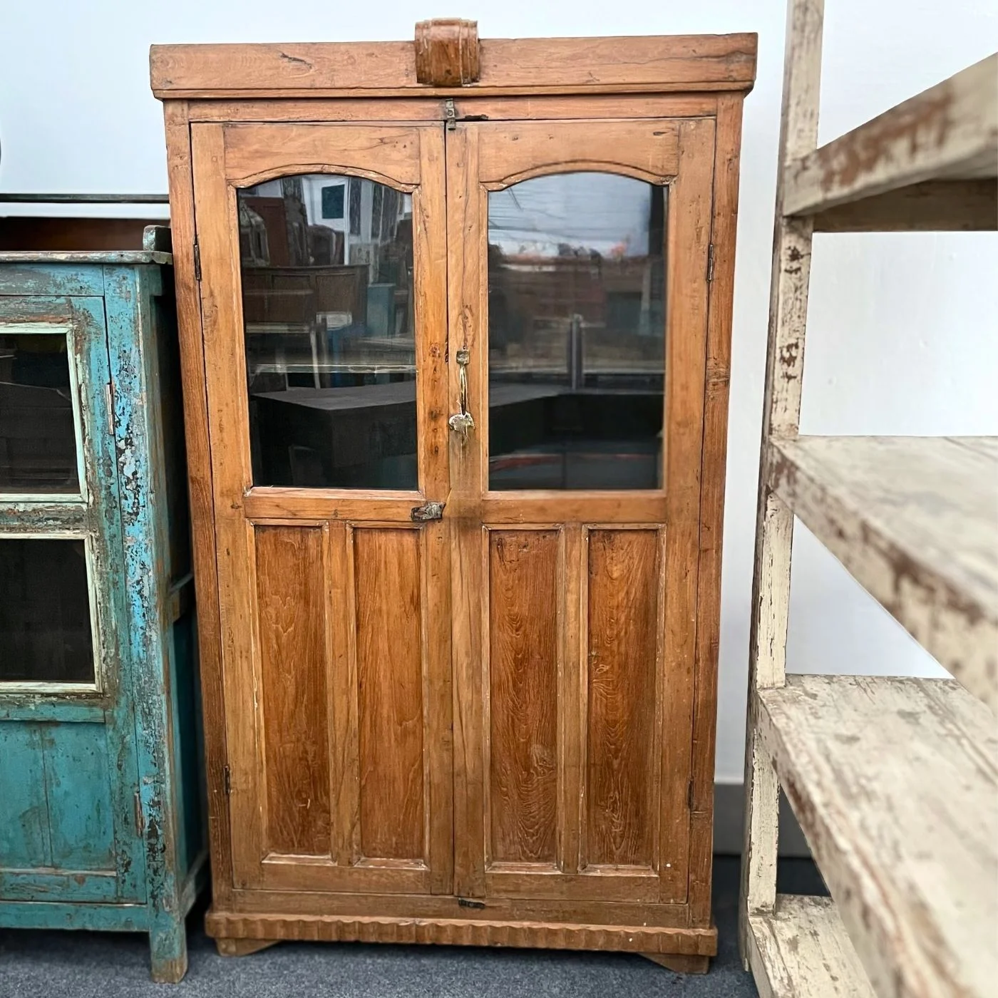 Vitrinenschrank