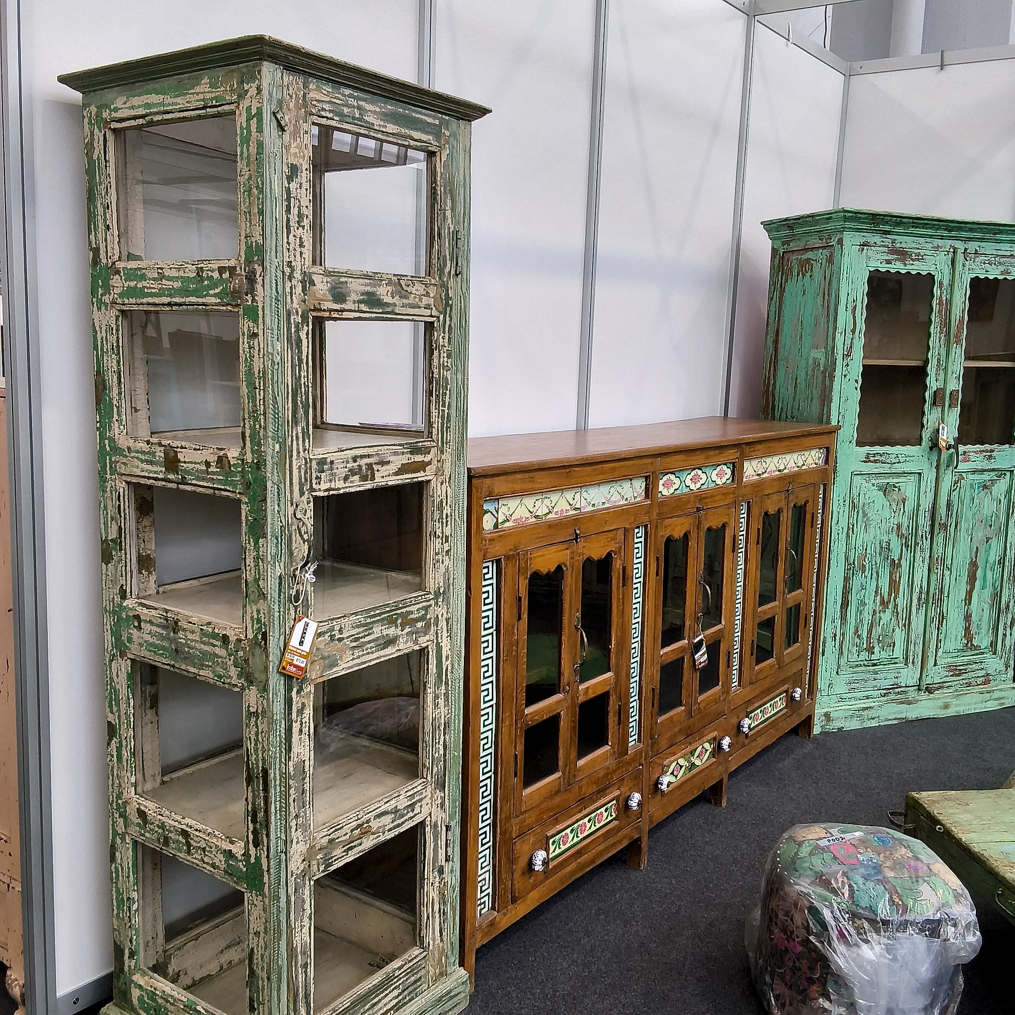 Vitrine weiß grün Holz