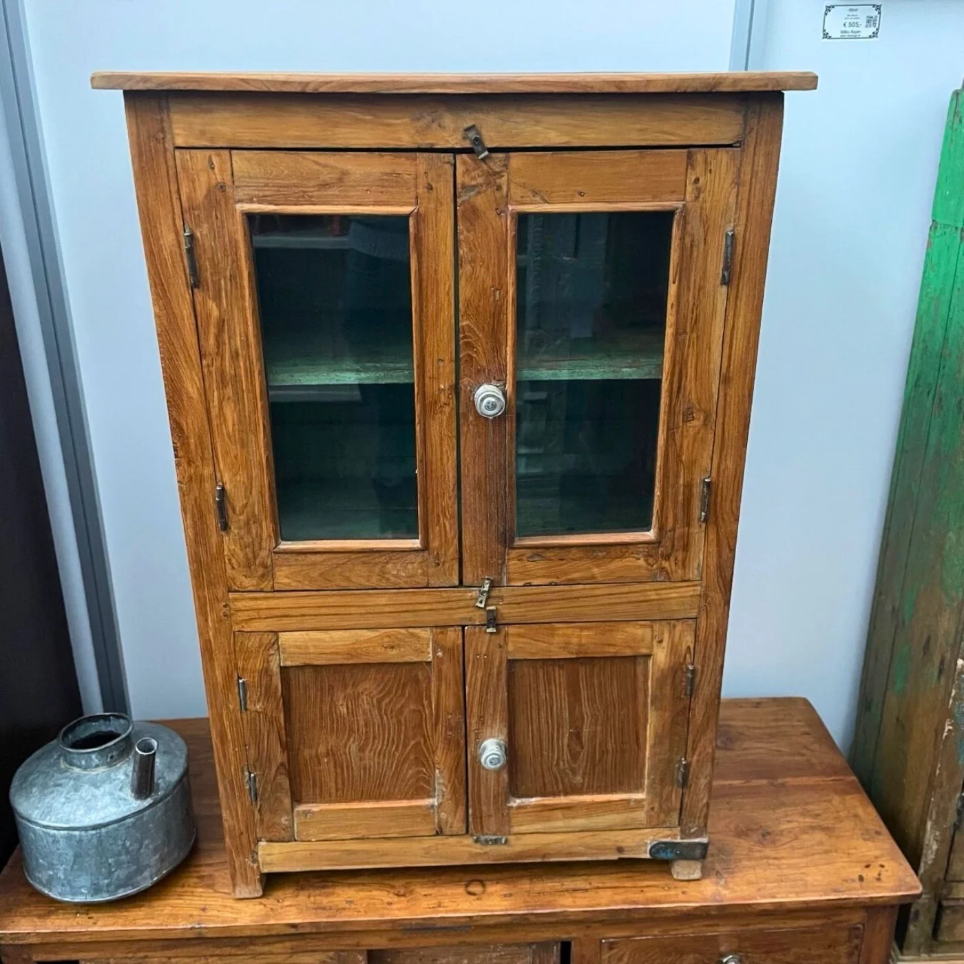 Vitrinenschrank