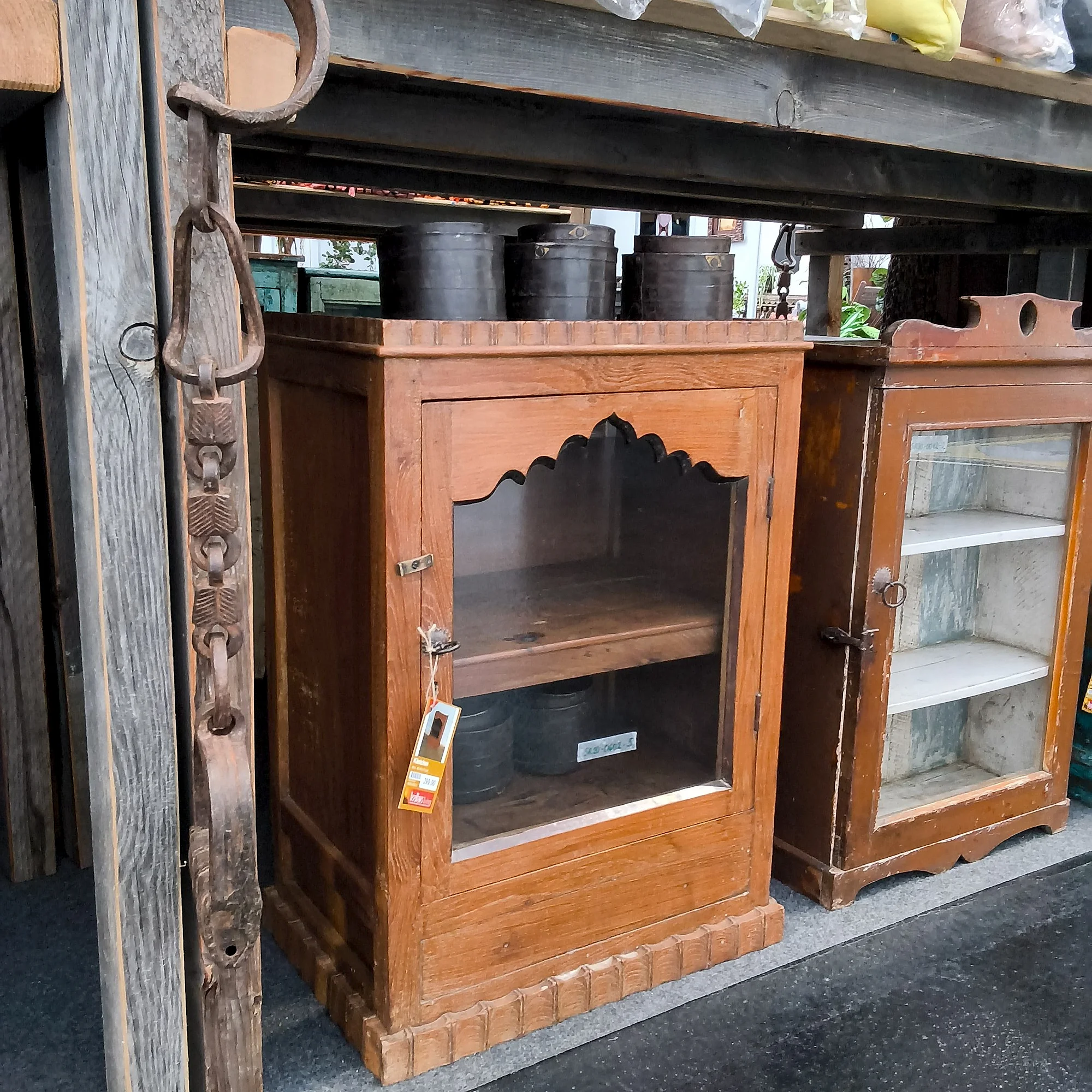 Mini-Vitrine im traditionellen Stil