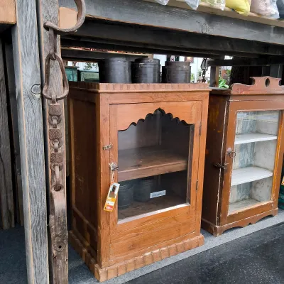 Mini-Vitrine im traditionellen Stil