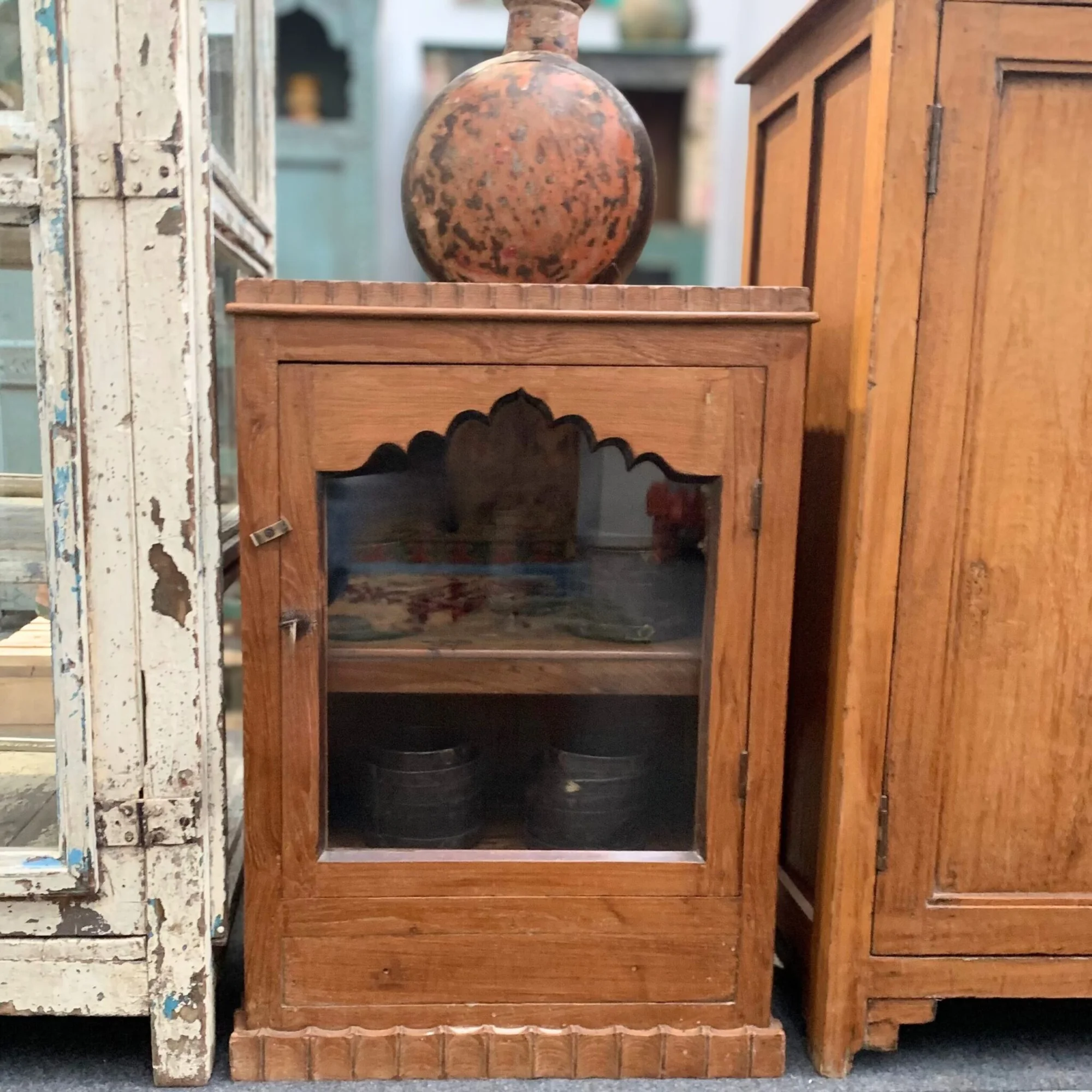 Mini-Vitrine im traditionellen Stil