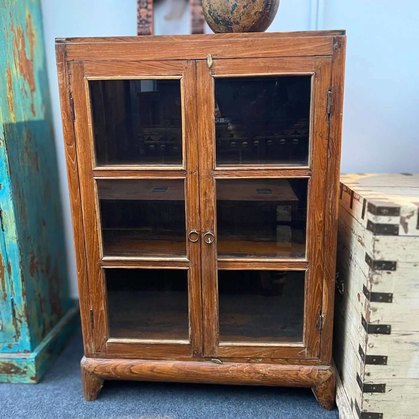 Vitrine braun