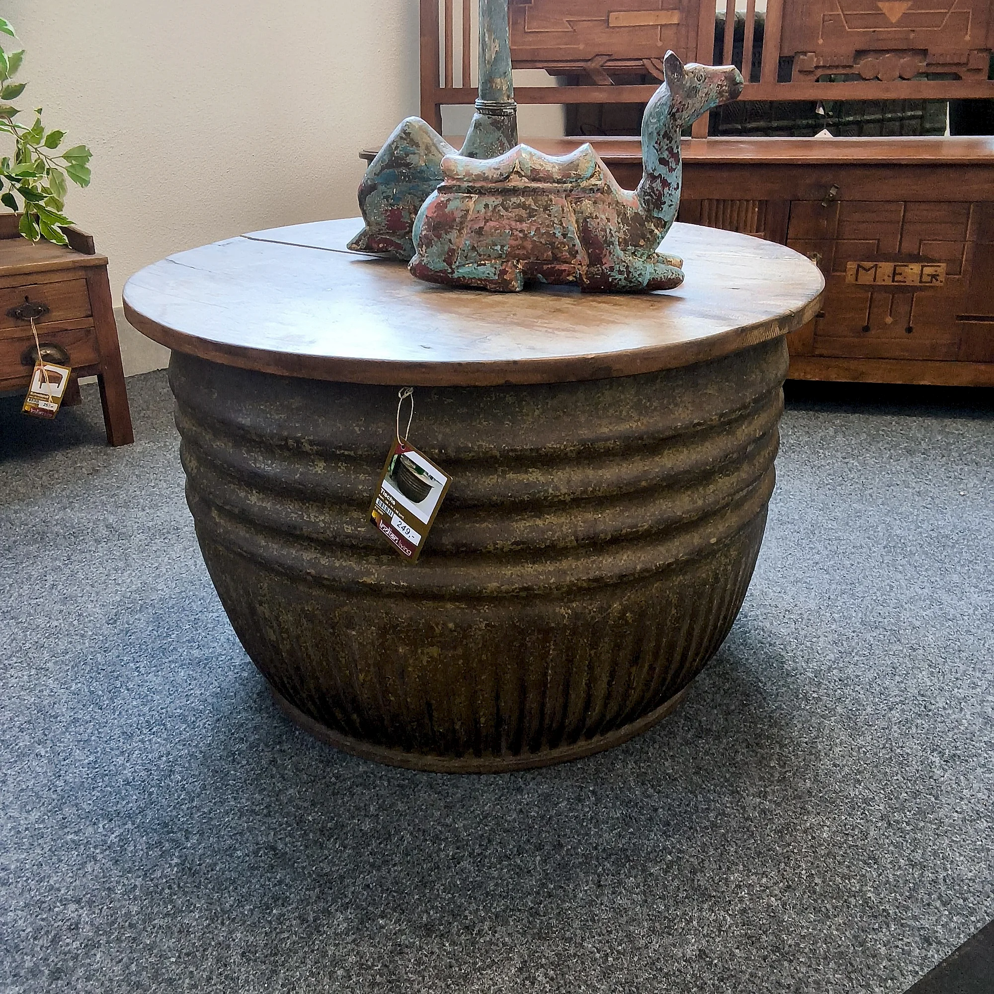 Runder Couchtisch aus Metall und Holz