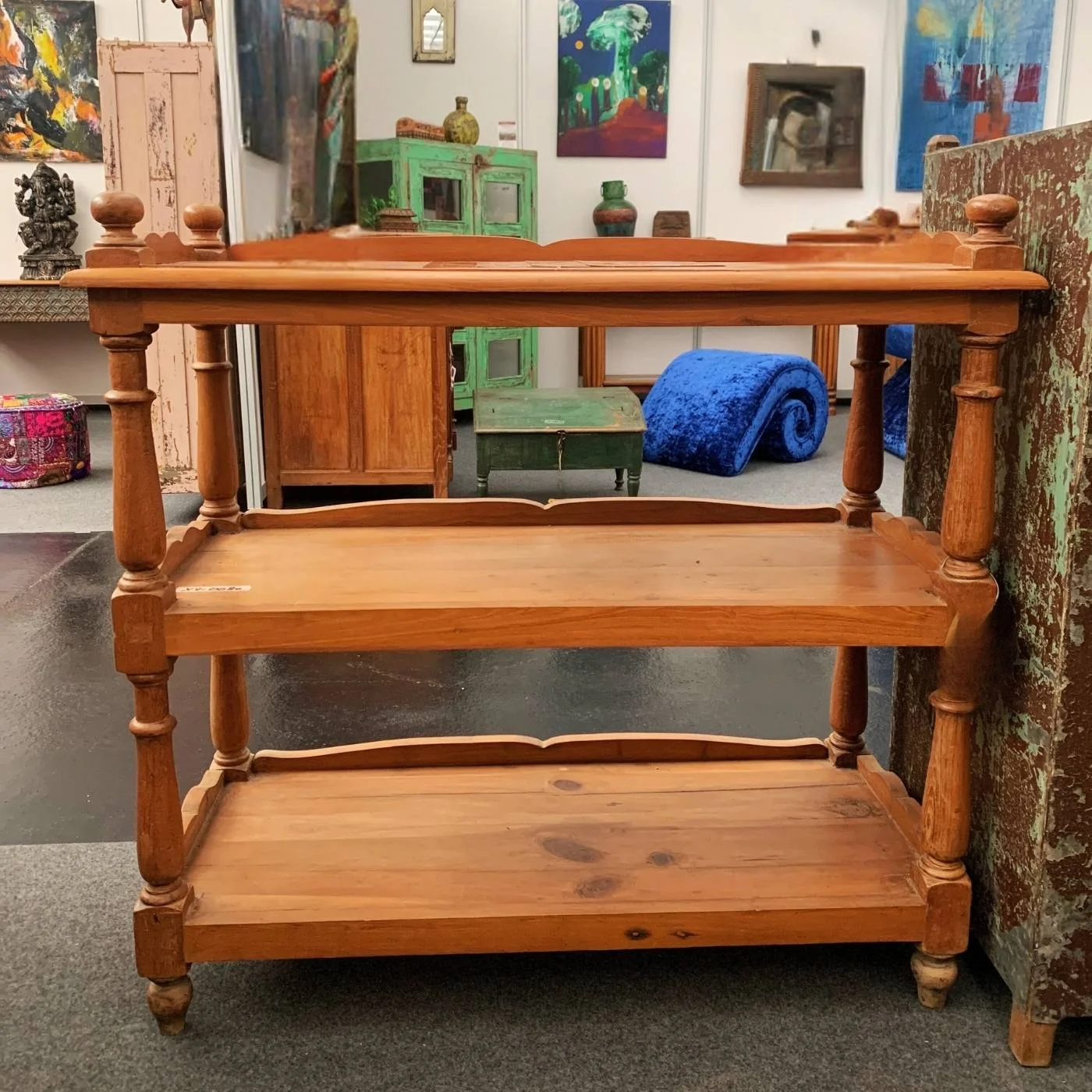 Offenes Holzregal