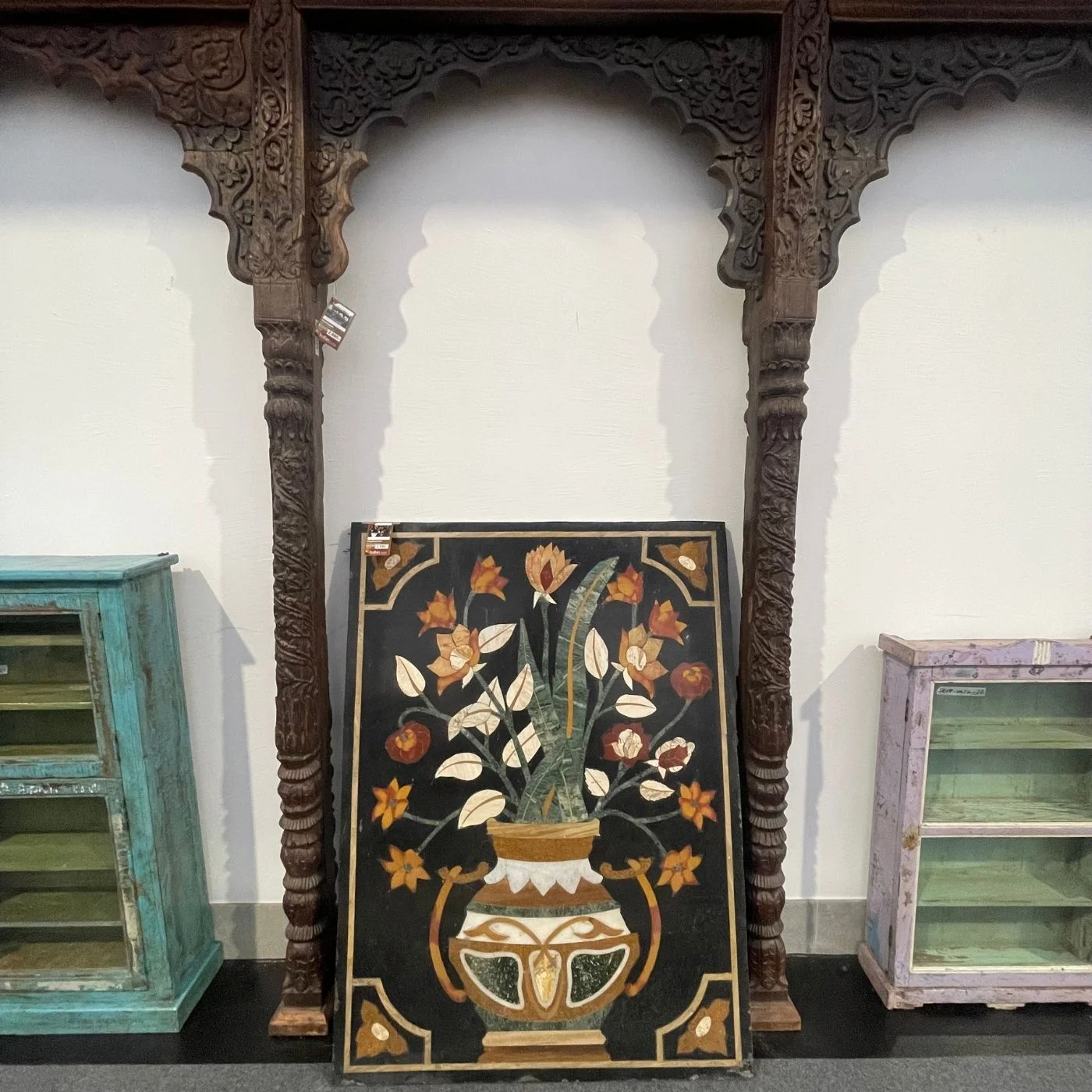 Pietra-Dura-Steinkunstbild mit floraler Vase